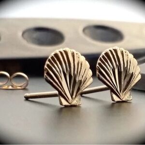 14k solid yellow Gold Sea Shell Stud Earrings